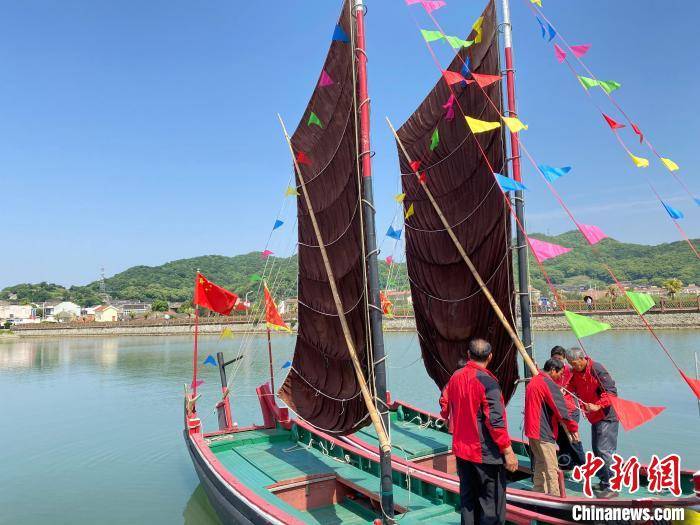 5月25日,来自海内外近30家媒体走进蚂蚁岛,探访这座"小蚂蚁"如何从一