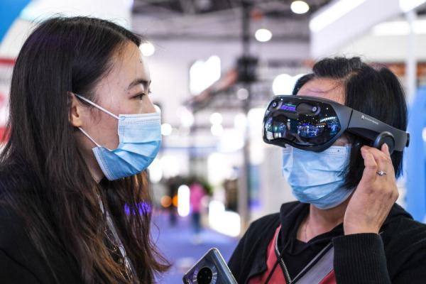 机器人|创新科技闪耀数博会