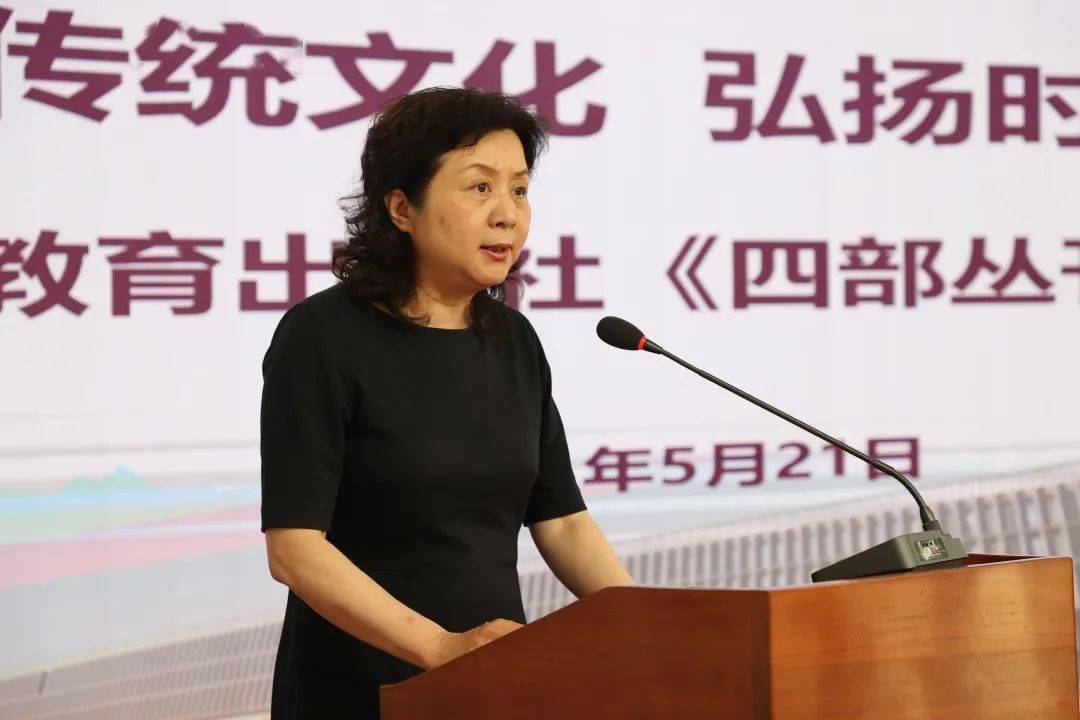 高等教育出版社向我校捐赠图书