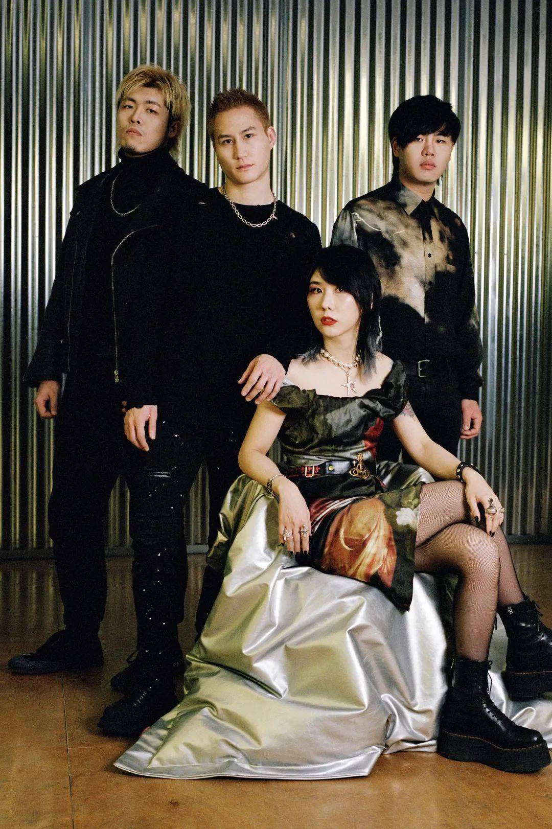 twinklestar闪星乐队和戏腔仙嗓音乐人——张晓涵亲临开业盛典现场