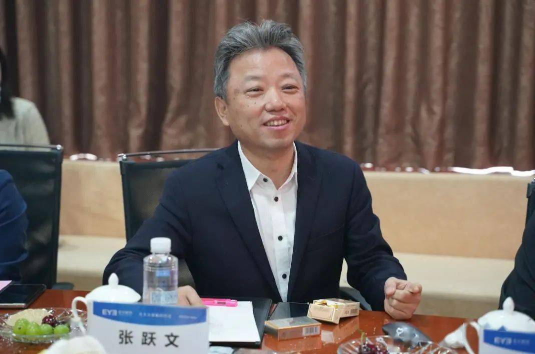 集团党委书记张跃文发言深化校企合作致力培养复合型高级人才杨智院长