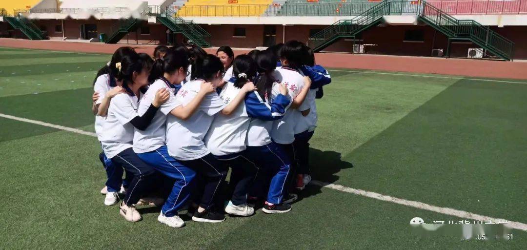 【心理时空】到底谁在依赖着谁?——"人椅"游戏感悟