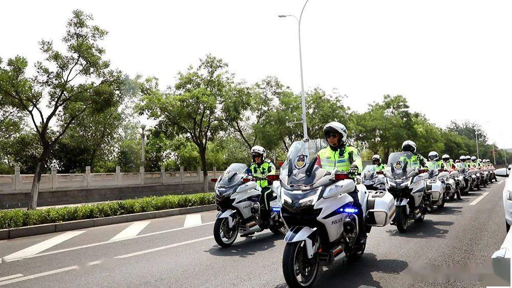 一大波帥氣騎警來門頭溝