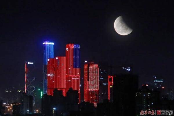 科普|美照来啦！昨晚，你在南宁看到“红色月全食+超级大月亮”了吗？