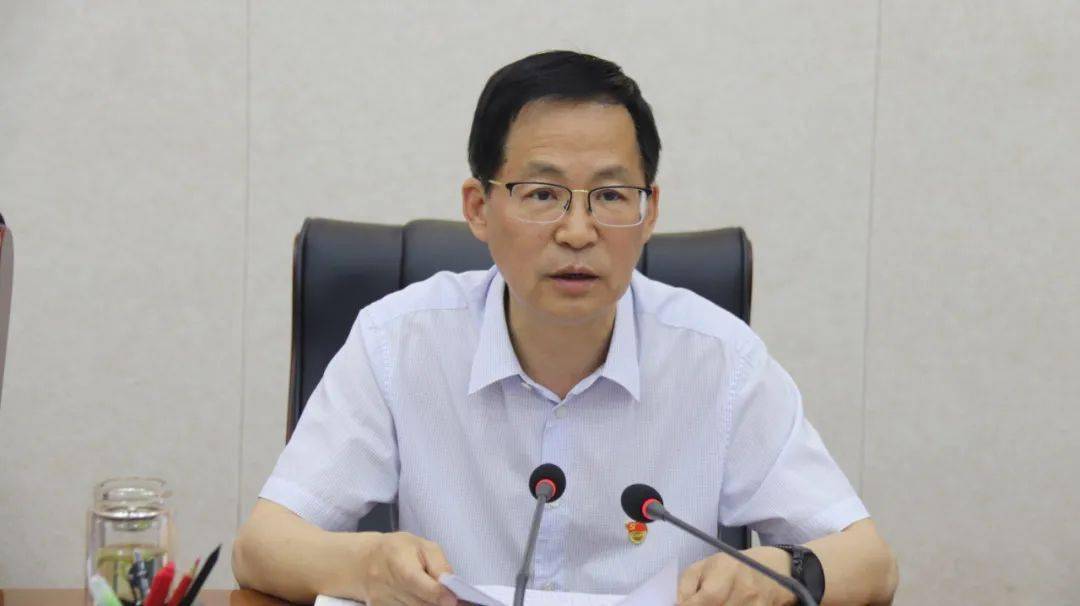 组长田一泓主持召开县政法队伍教育整顿领导小组第六次全体(扩大)会议