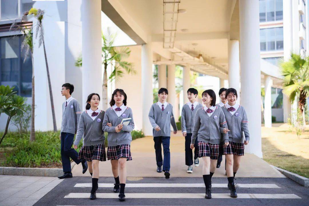 登上人民教育的校服可以有多美