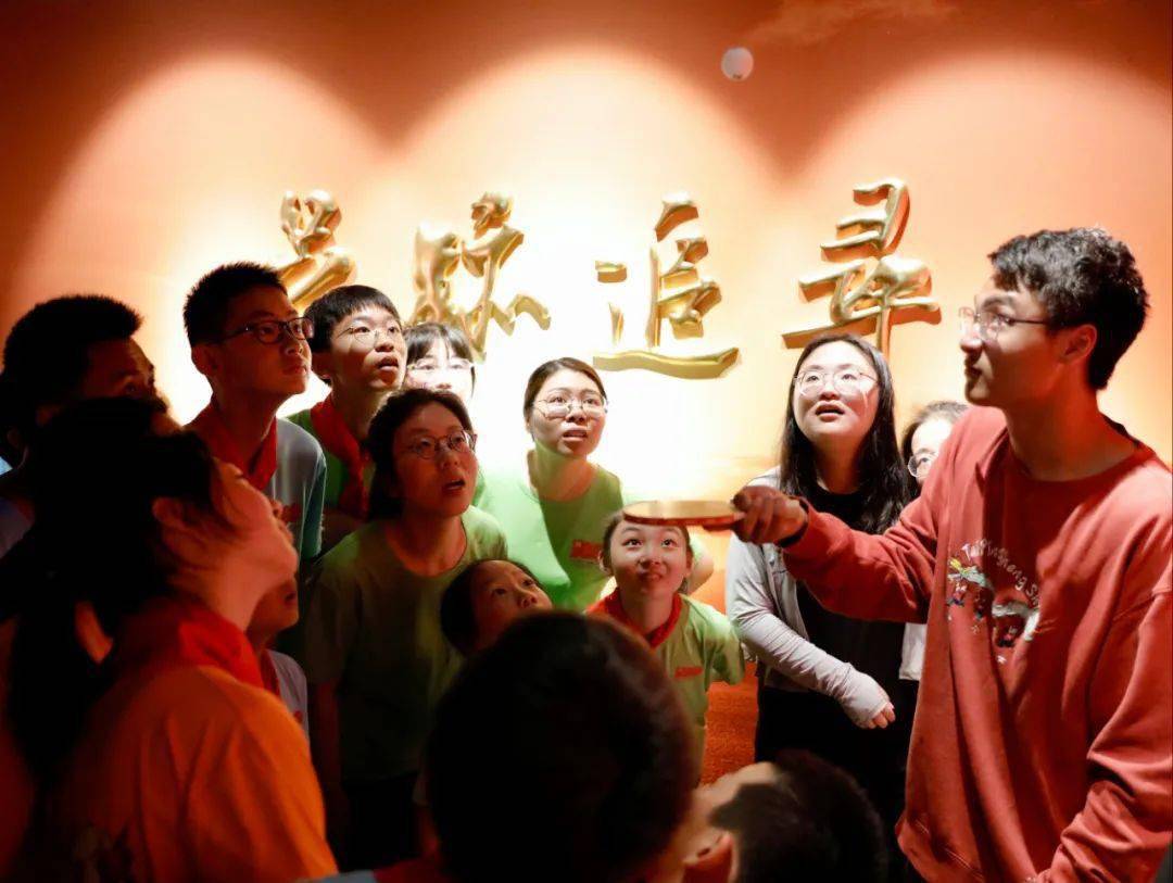 青春之梦，十九岁少年婚宴上的家庭盛宴与未解之谜