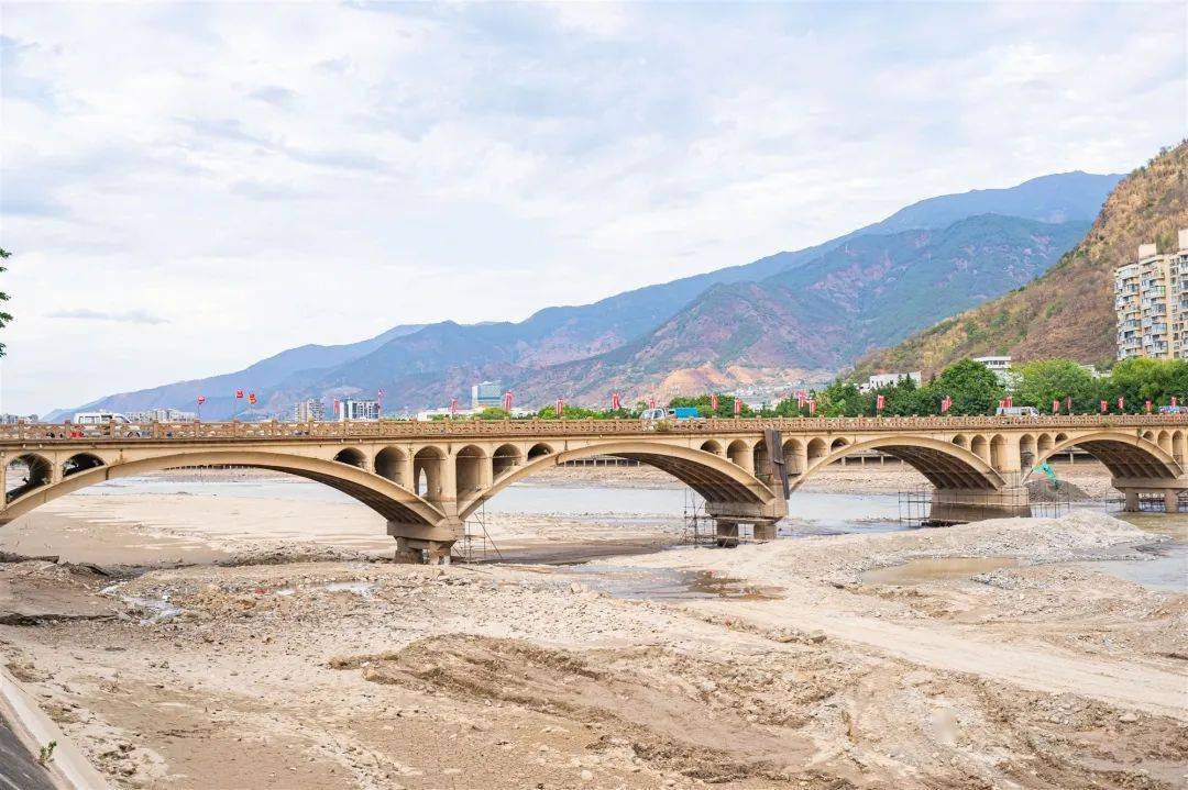 67米易一桥即将拆除一个时代的落幕一个时代的来临