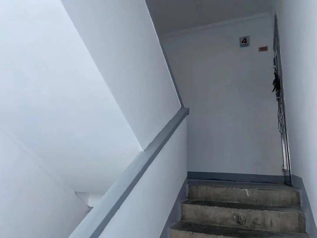 "通过老旧小区楼道改造,把社区服务延伸到楼道,文明新风引进到楼道