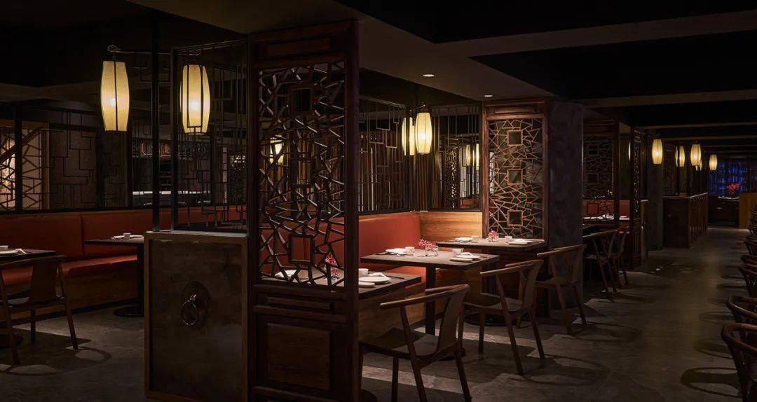 这间餐厅的设计把古风演绎的很极致带你重回古国