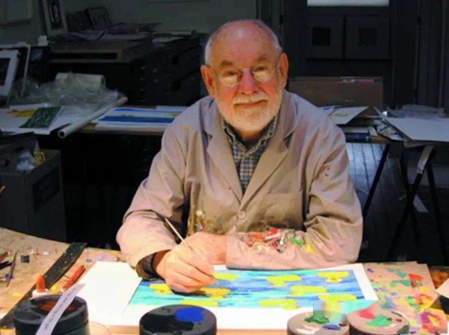 三十多年来,这条从艾瑞克·卡尔手里爬出来的红脑壳,绿身子,高高地弓