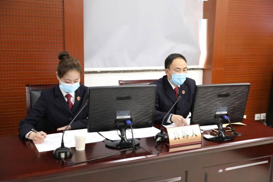 在民警将驾驶员带至霍邱县公安局城北交警中队作进一步调查时,褚某某