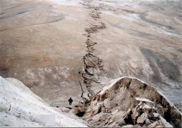 2001年昆仑山地震图片