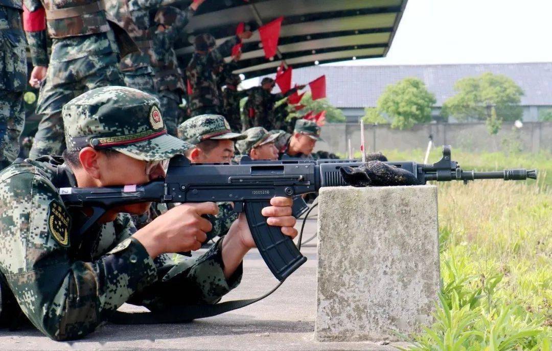 心理筛查新兵们通过了枪声响起前严密组织新兵首次实弹射击训练依据