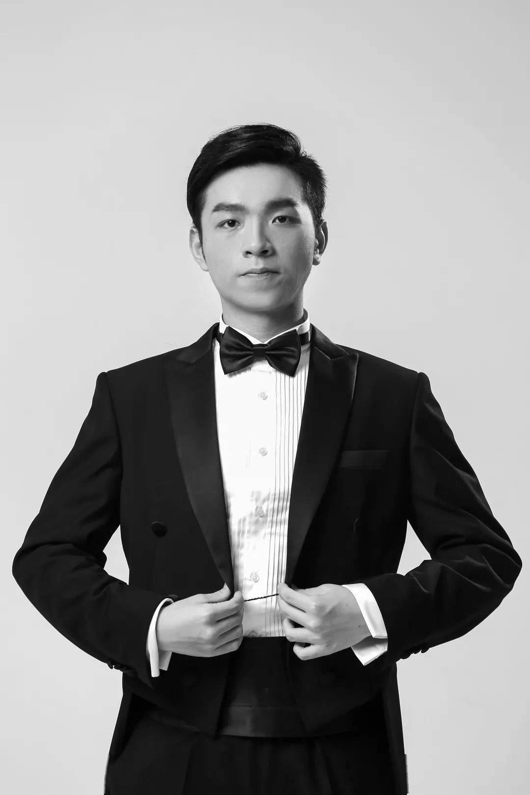 【毛寅东】音乐剧演员,毕业于上海音乐学院.