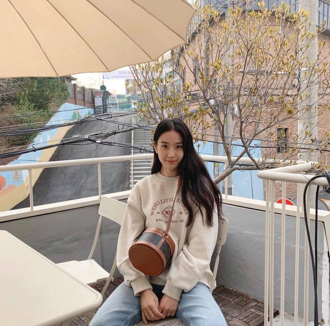 简约风私服女神张姬领的减龄ootd这才是韩国女生热爱的穿搭