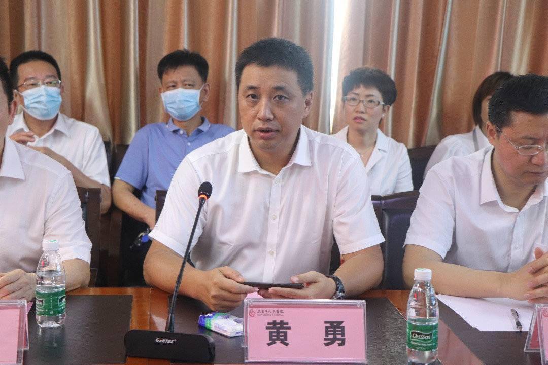 三亚市人民医院步入华西时代华西医院管理团队正式履新