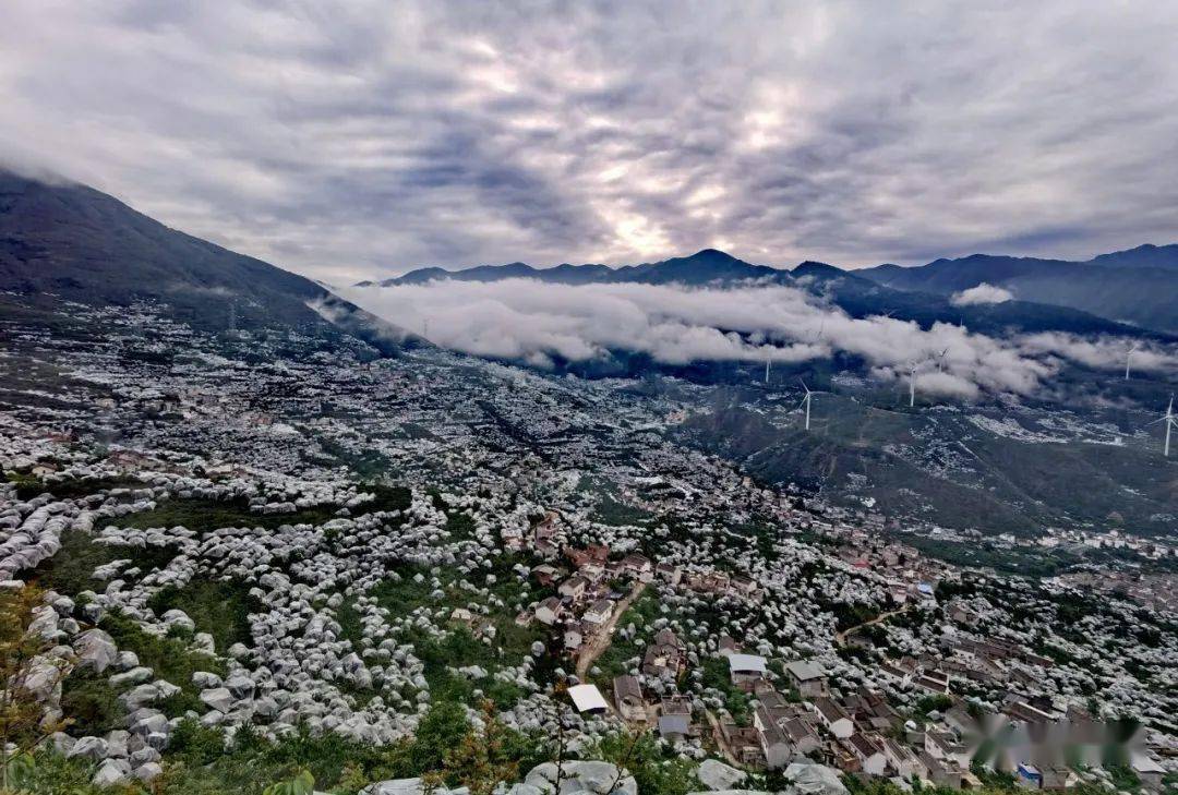 外地人第一次来汉源,刚过泥巴山隧道惊呼:天啊,都5月这里还在下雪!