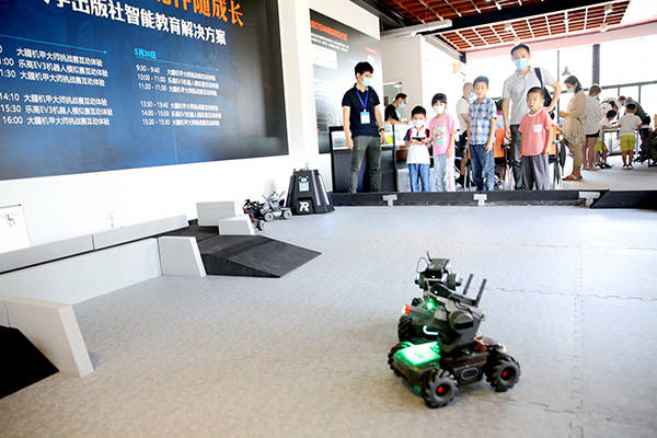 模型|新一代的机器人、绘本、乐高模型……来看智能教育长什么样