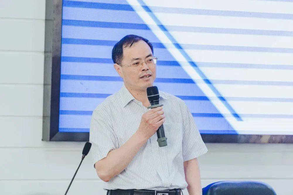 热点共赴一场小语的盛宴江苏省小学语文名师工作室主持人李吉银第二天