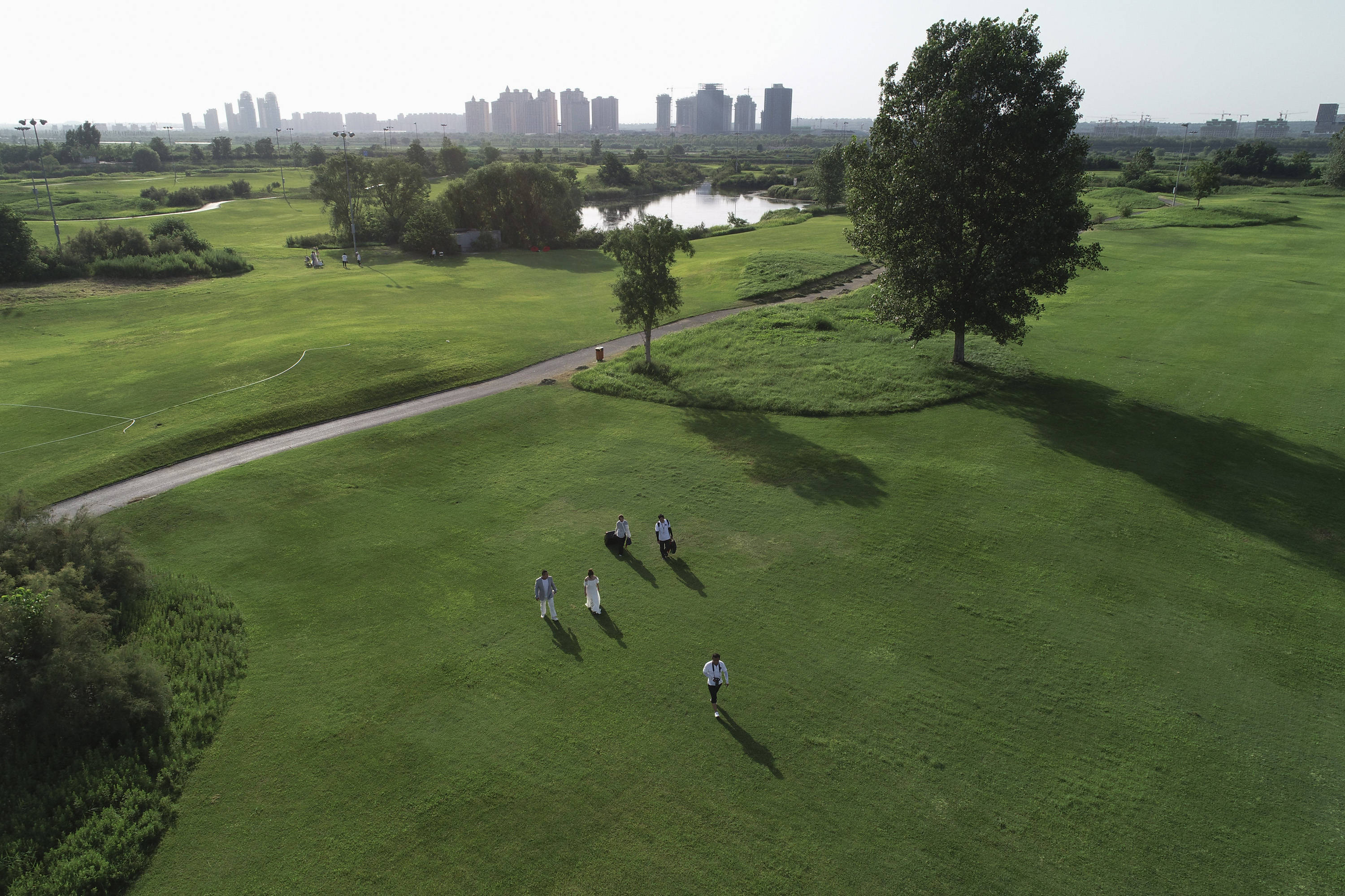 西安渭河城市运动公园一景(2019年7月5日摄,无人机照片).