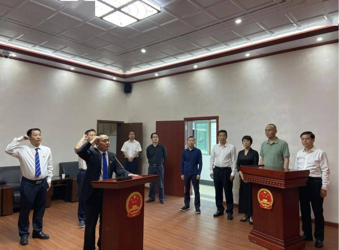 了《关于提名免去徐坚同志职务的报告》和《关于提名刘廷斌,欧阳洪研