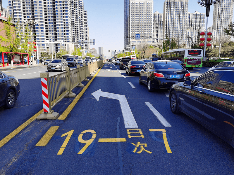 7点至19点市中心这个路口只能直行不能左转