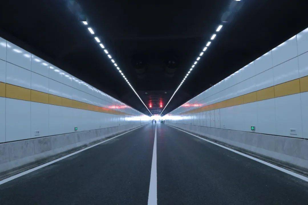 星湖街隧道图片