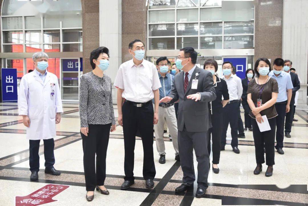 医院动态 | 省卫生健康委谭颖主任带队莅临我院督导检查危化品管理