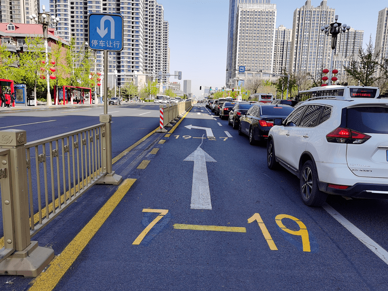 7点至19点市中心这个路口只能直行不能左转