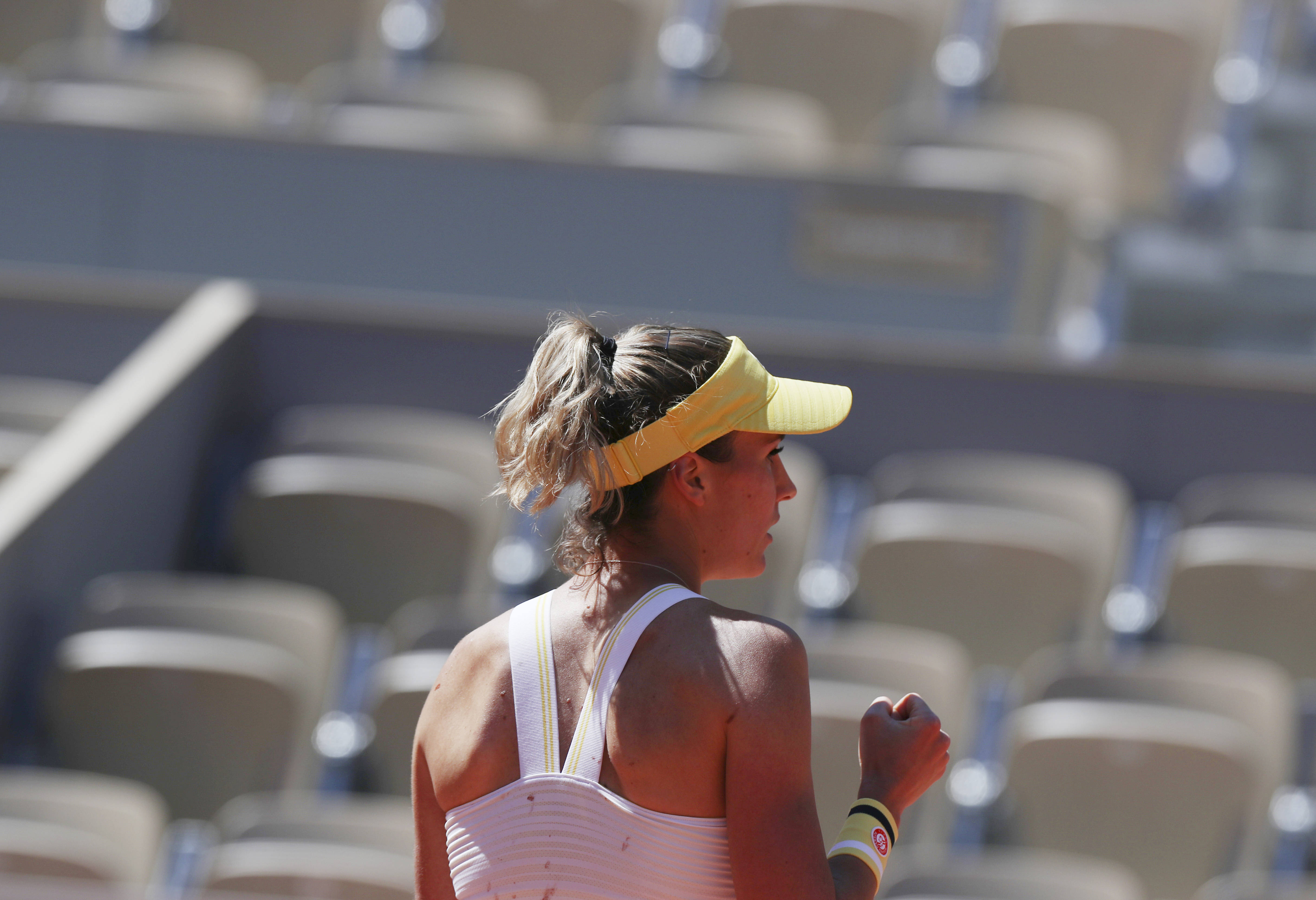 网球——法网:巴蒂首轮晋级_佩拉