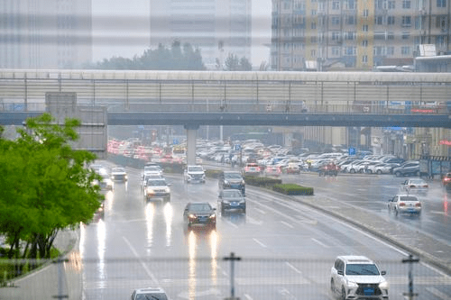 长春下雨图片