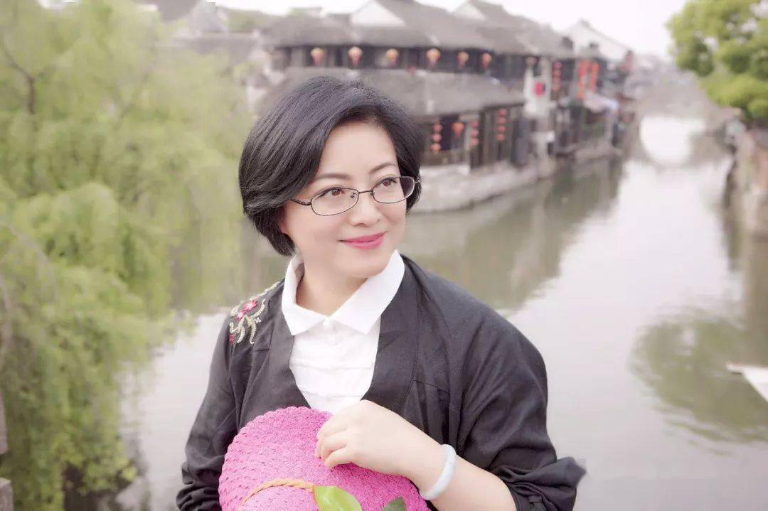 屋檐荐听看麦娘