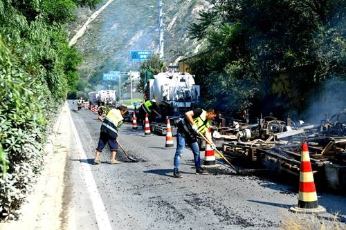 施工|就地热再生技术：汶川公路中修养护用上“黑科技”