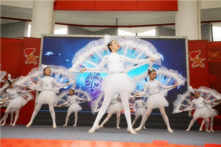 《梨园传承》表演集体:广元天立国际学校少先大队舞蹈:《摇摇船上广元