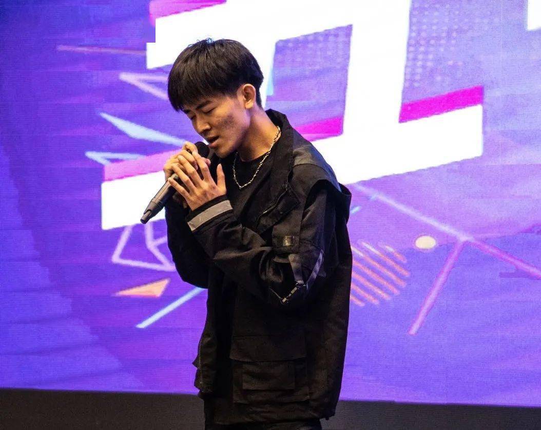 参赛现场015月30日下午,第九届"五粤天"粤语歌唱比赛在泉州校区洪祖杭