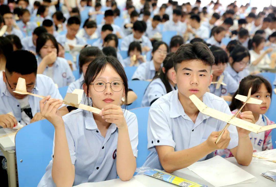 航模制作 放飞梦想我校优秀毕业生,西工大学姐董乐凡分享了高三的难忘