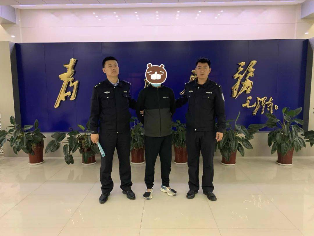 专挑好车下手!砸车窗实施盗窃的犯罪嫌疑人密山市某洗浴内放松时被逮