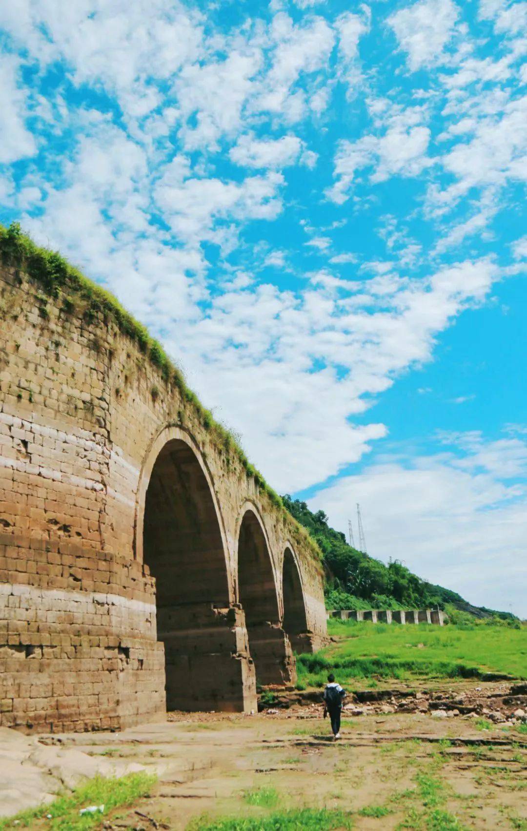 交通指南:建议自驾,导航寸滩滨江公园(鲁能星城外滩往江边小路下去)