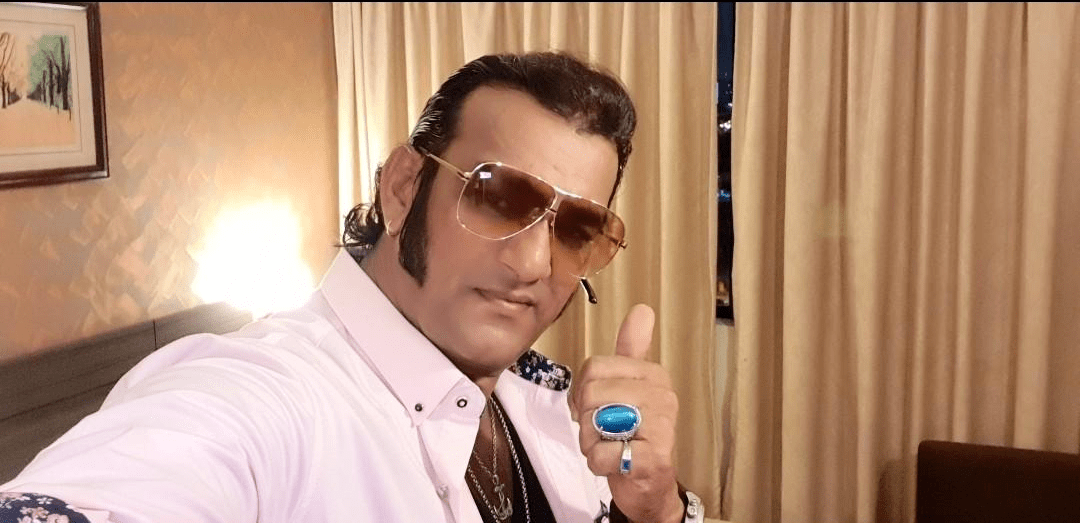 饮茶哥的打扮很像猫王,所以大家都叫他elvis.我喜欢休息.