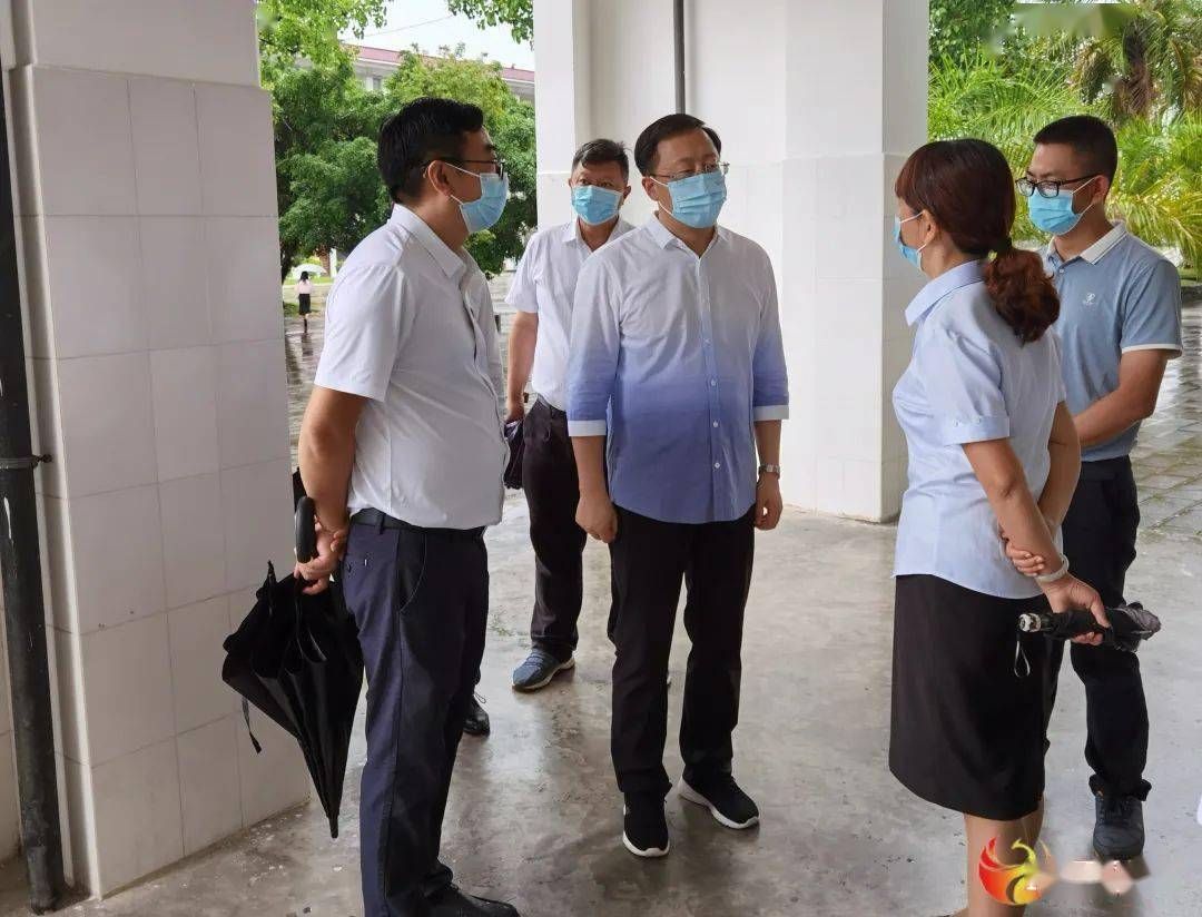 高考临近,6月2日,德宏州委常委,瑞丽市委书记翟玉龙来到瑞丽市第一