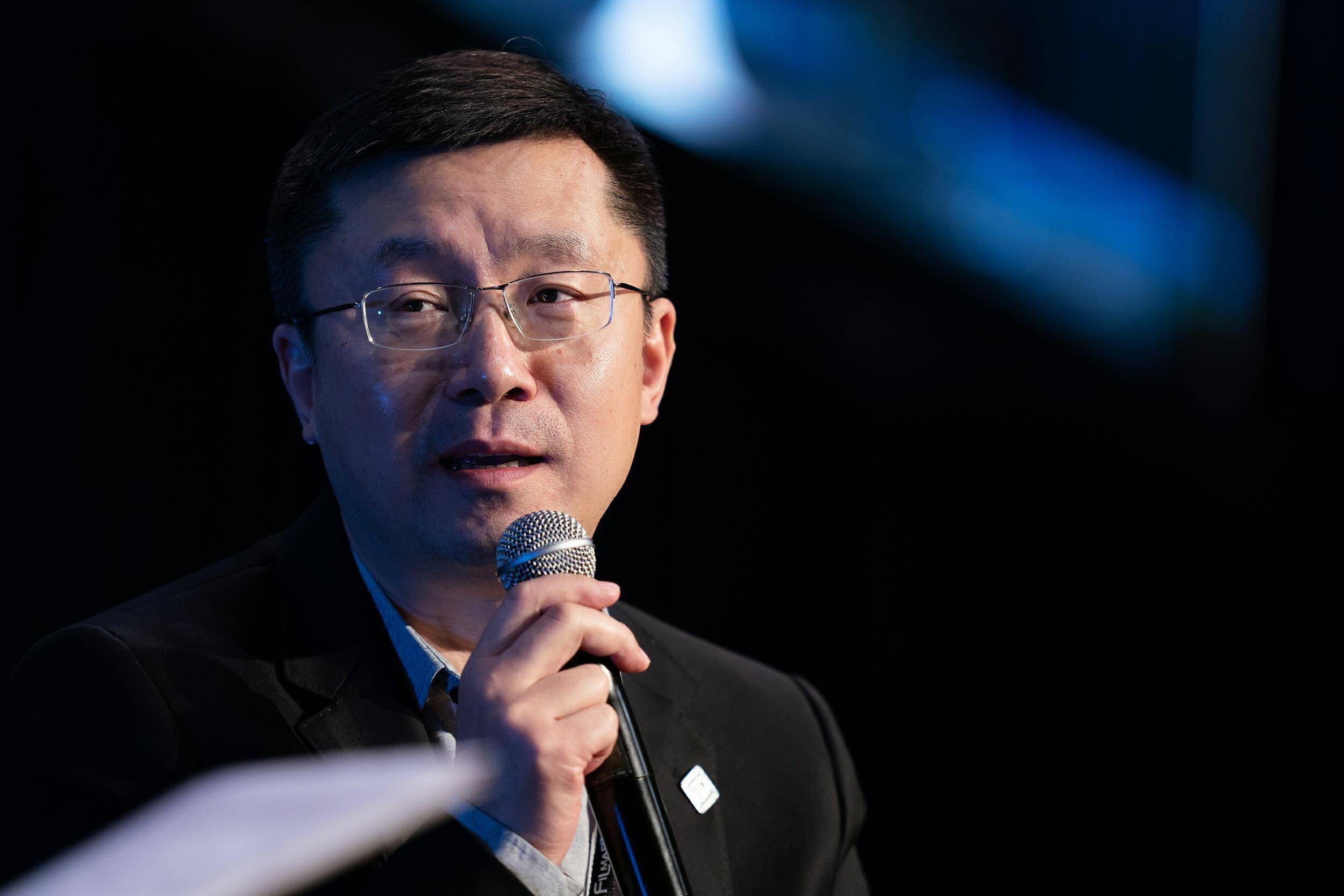 ollie;spacex 将送 128 条发光小鱿鱼上太空;爱奇艺龚宇:短视频二创就