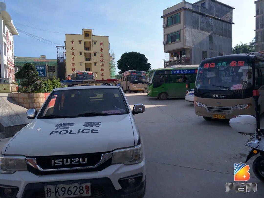 高考在即,博白这个乡镇动用警车护送考生进城赶考!