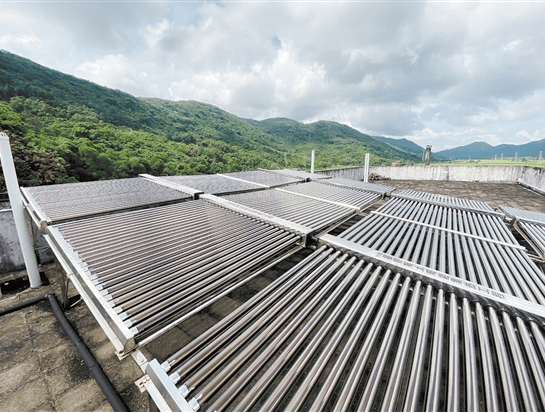 了一批5月份"岗位学雷锋标兵",包括拾金不昧的41路公交车驾驶员林进强