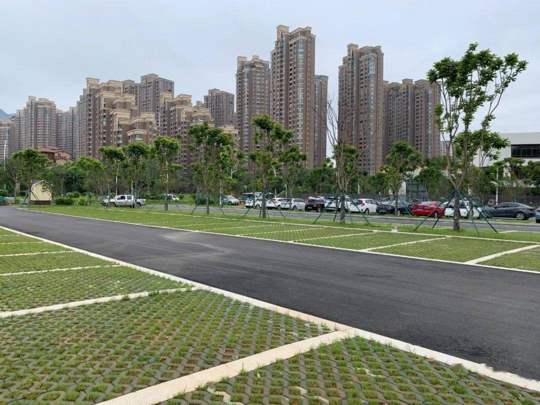 新增停车位106个高新区三岐小学公园停车场开放