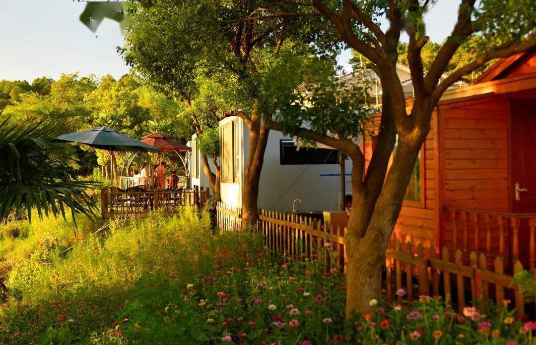 还配套增设了儿童乐园,果品采摘,农家乐饭店,茶室,棋牌室,特色民宿等