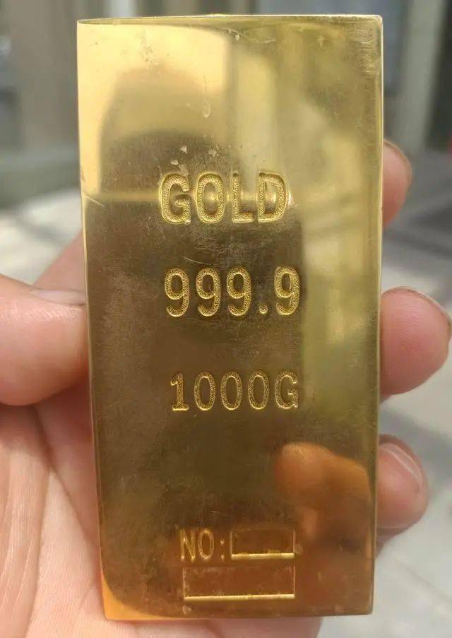 金店老板38万收1公斤金砖,不仅不足重还是镀金_李某