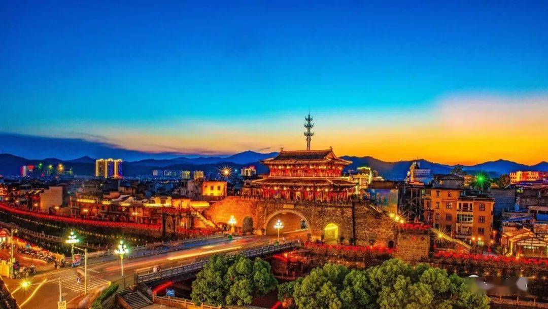 我与一座城丨人民日报点赞福建长汀城里故事多