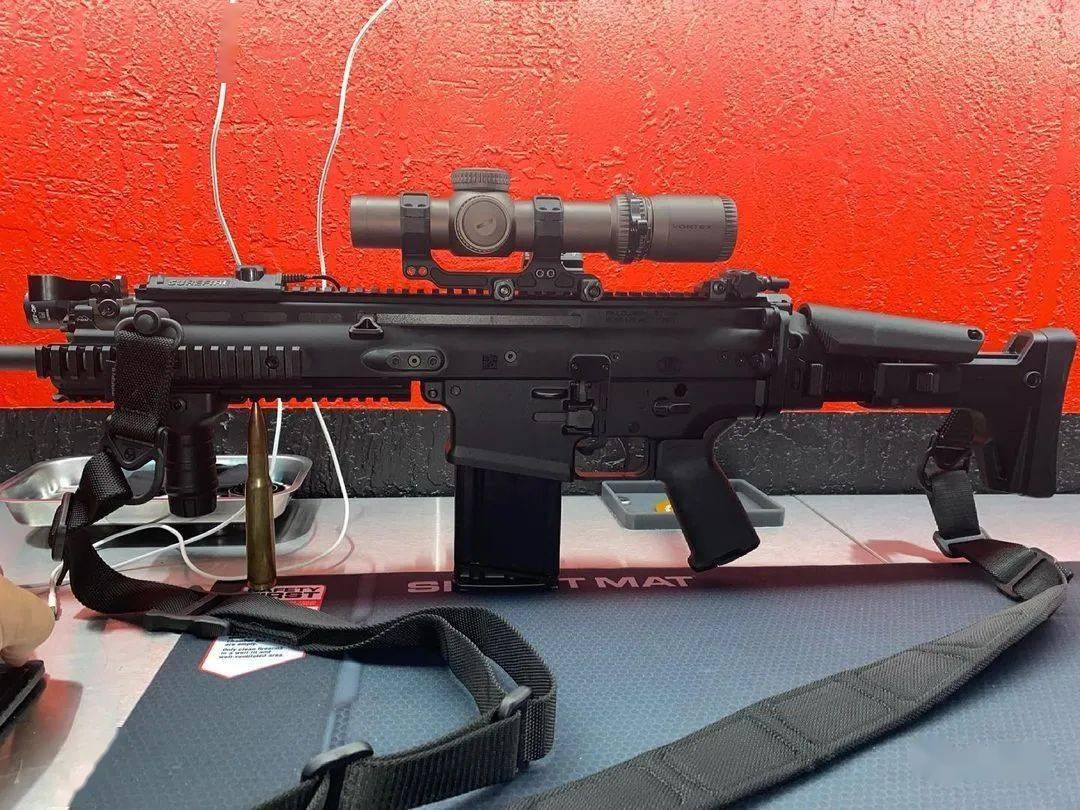 沉稳憨厚的体态fn公司scar17步枪美图欣赏