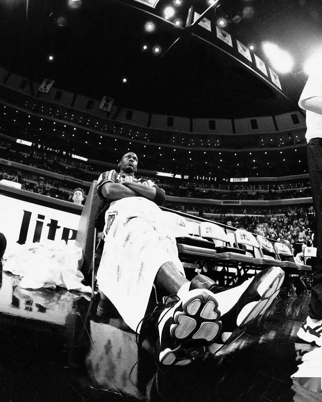 压迫感!黑白滤镜下的乔丹